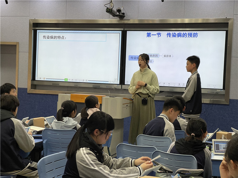 课堂观摩（生物教学董美麟）.jpg